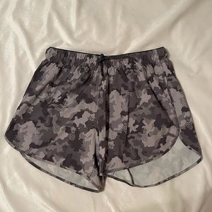Men’s L Chubbies running shorts pineapple camo